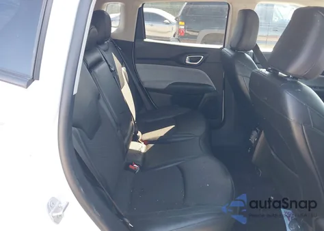 2022 Jeep Compass Latitude 4X4 from USA, damaged, VIN 3C4NJDBB9NT136470